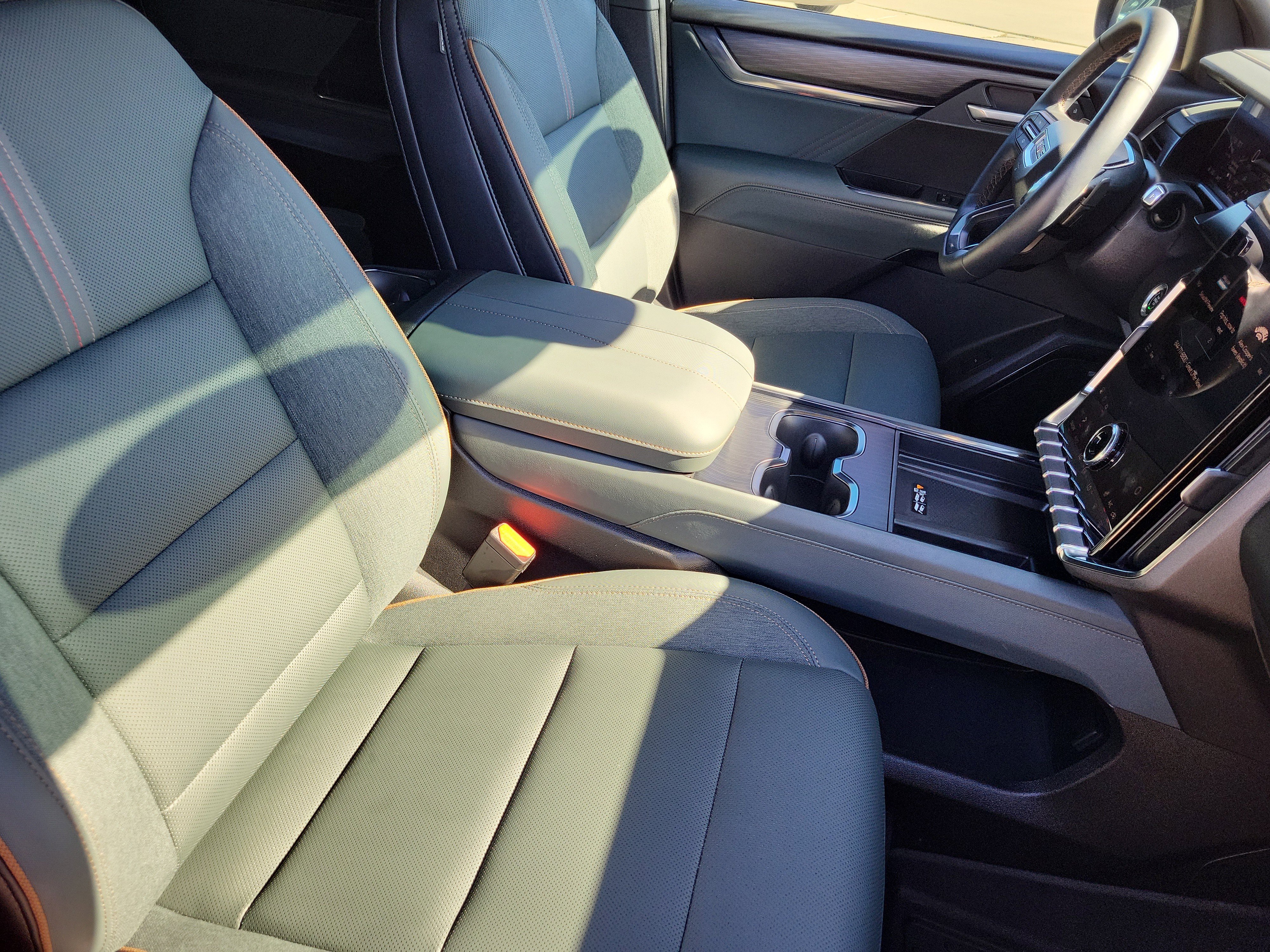 Certified 2025 GMC Acadia AT4 image 10