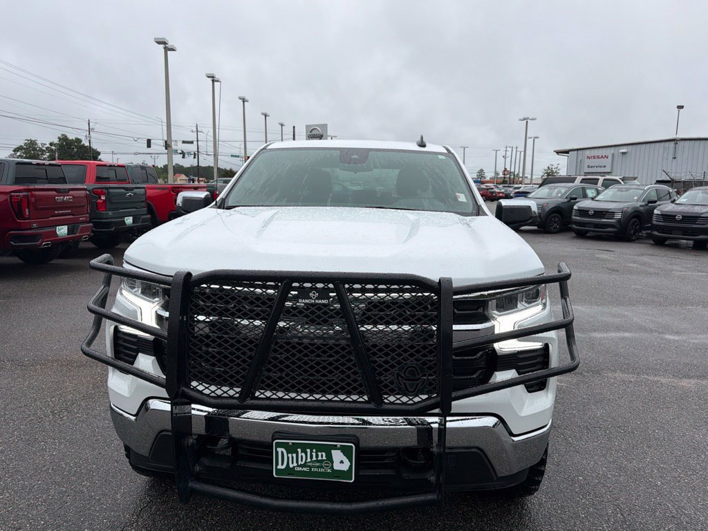 Used 2022 Chevrolet Silverado 1500 LT w/ LPO, Dark Essentials Package AWD/4WD image 6