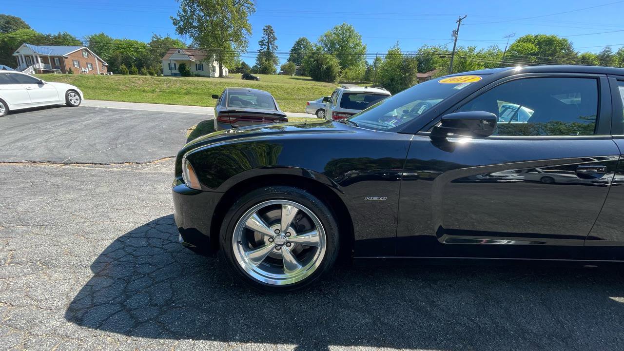 Used 2011 Dodge Charger R/T RWD image 2