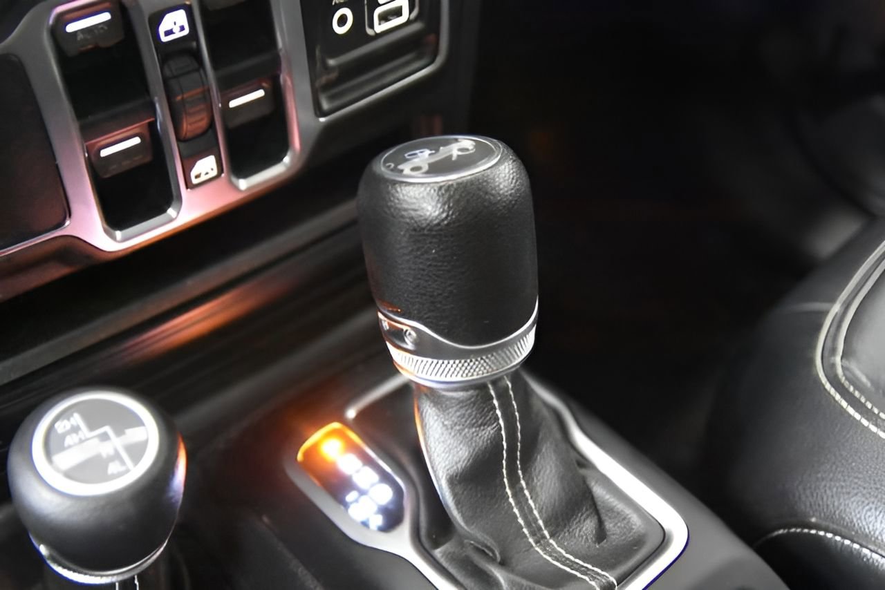 Used 2019 Jeep Wrangler Unlimited Sahara image 33