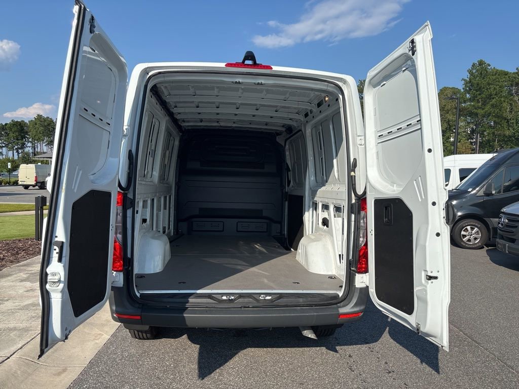 Used 2023 Mercedes-Benz Sprinter 144 Cargo image 13