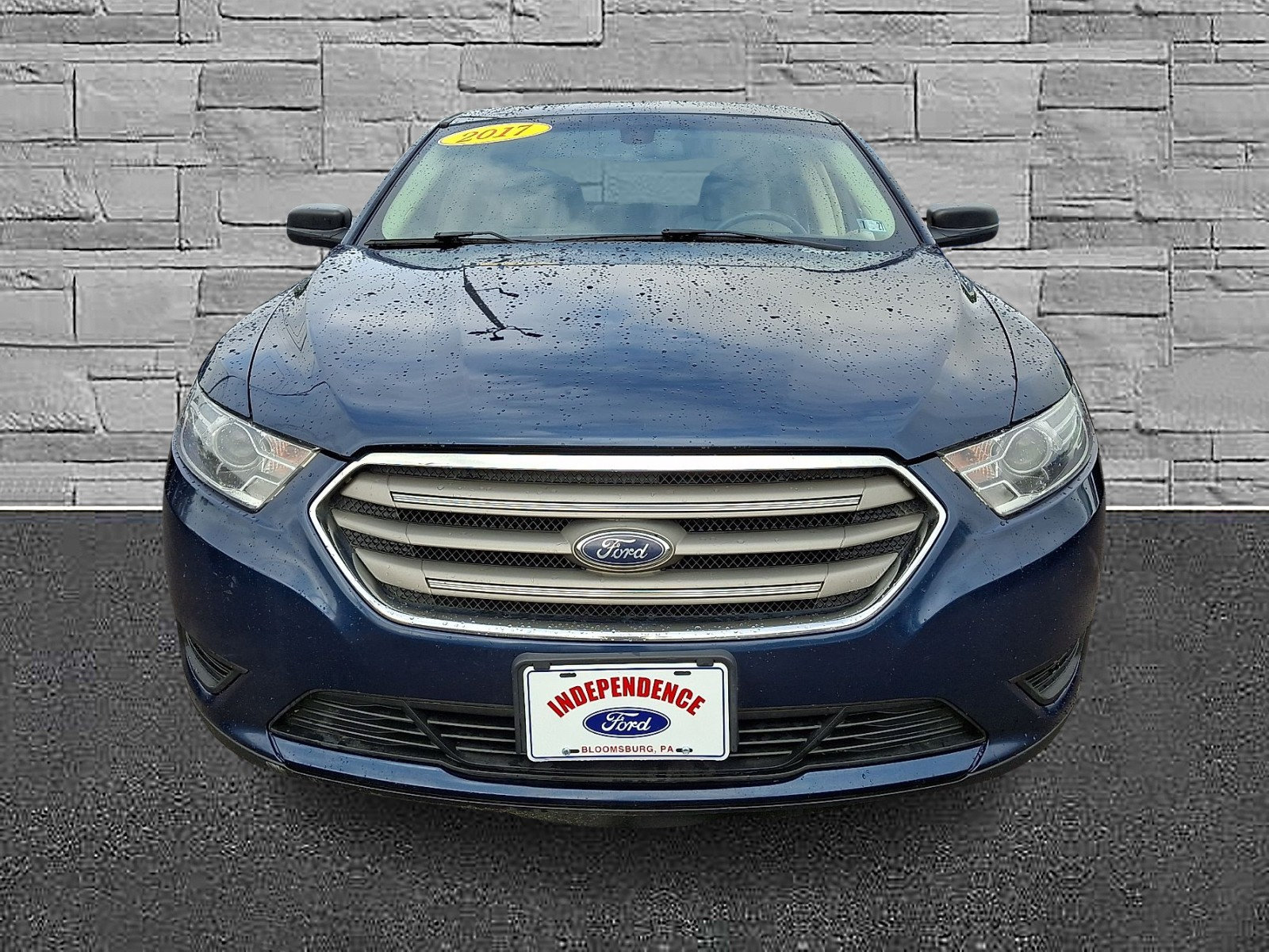 Certified 2017 Ford Taurus SE FWD image 3