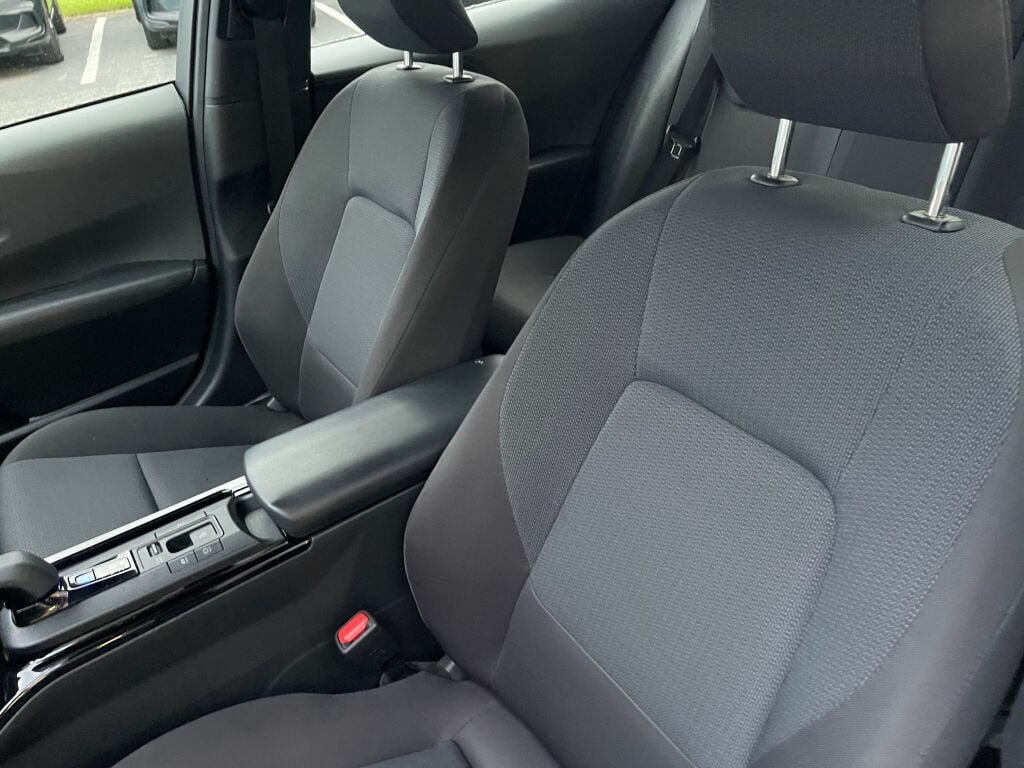 Used 2025 Toyota Prius LE FWD image 6