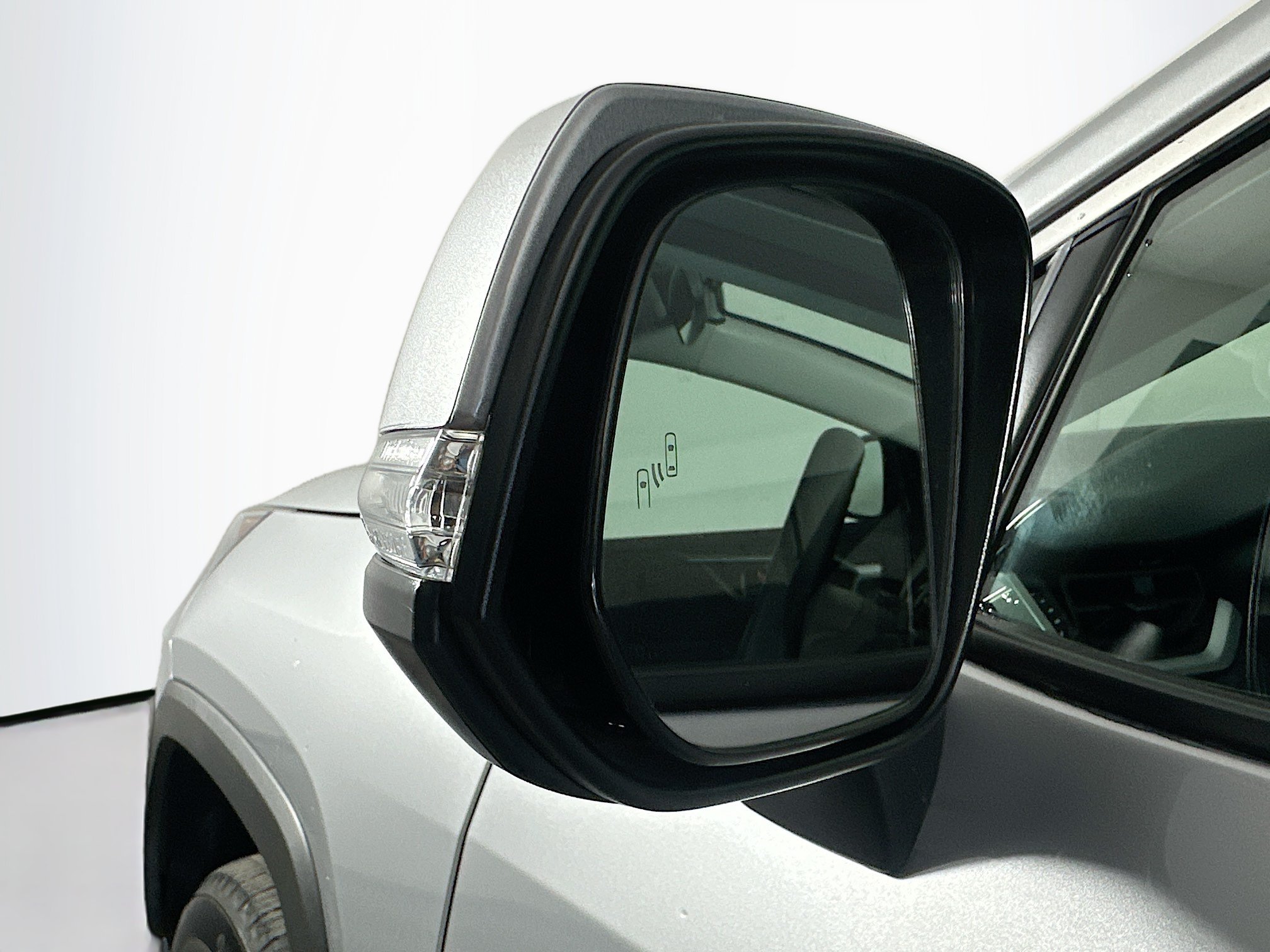 Used 2025 Toyota RAV4 XLE FWD image 16