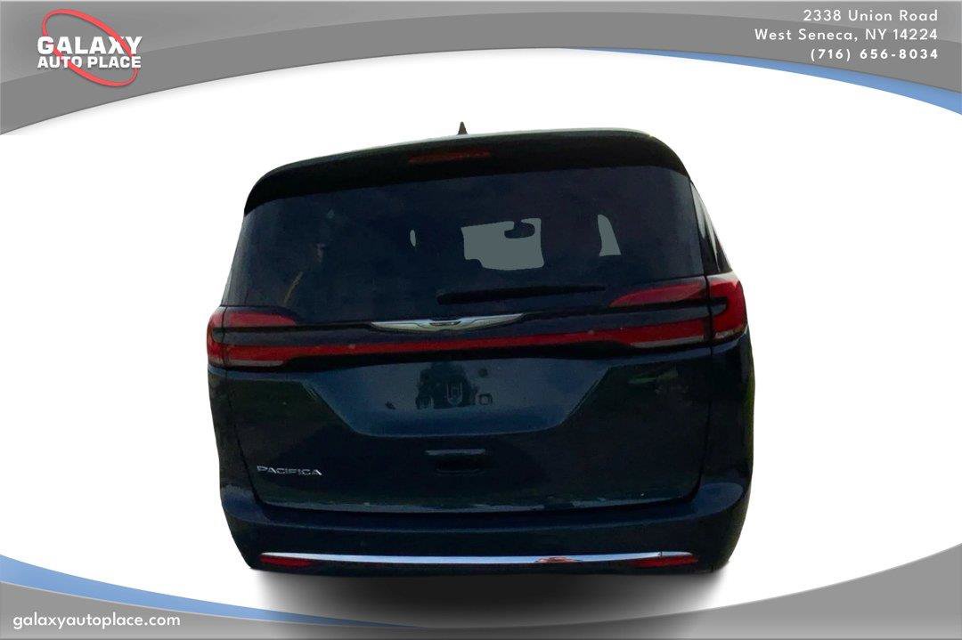Used 2025 Chrysler Pacifica Select FWD image 6