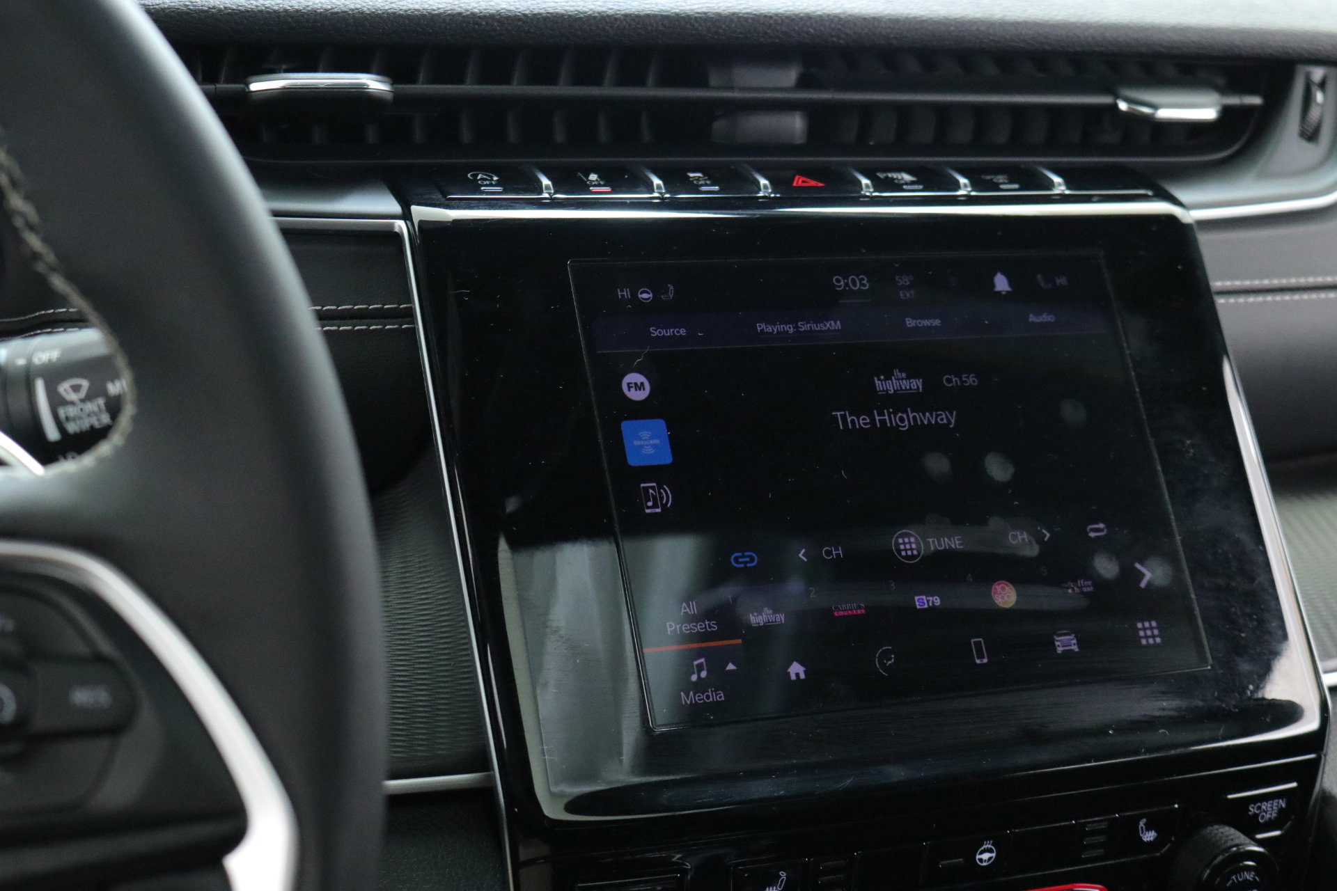 Used 2023 Jeep Grand Cherokee Altitude image 16