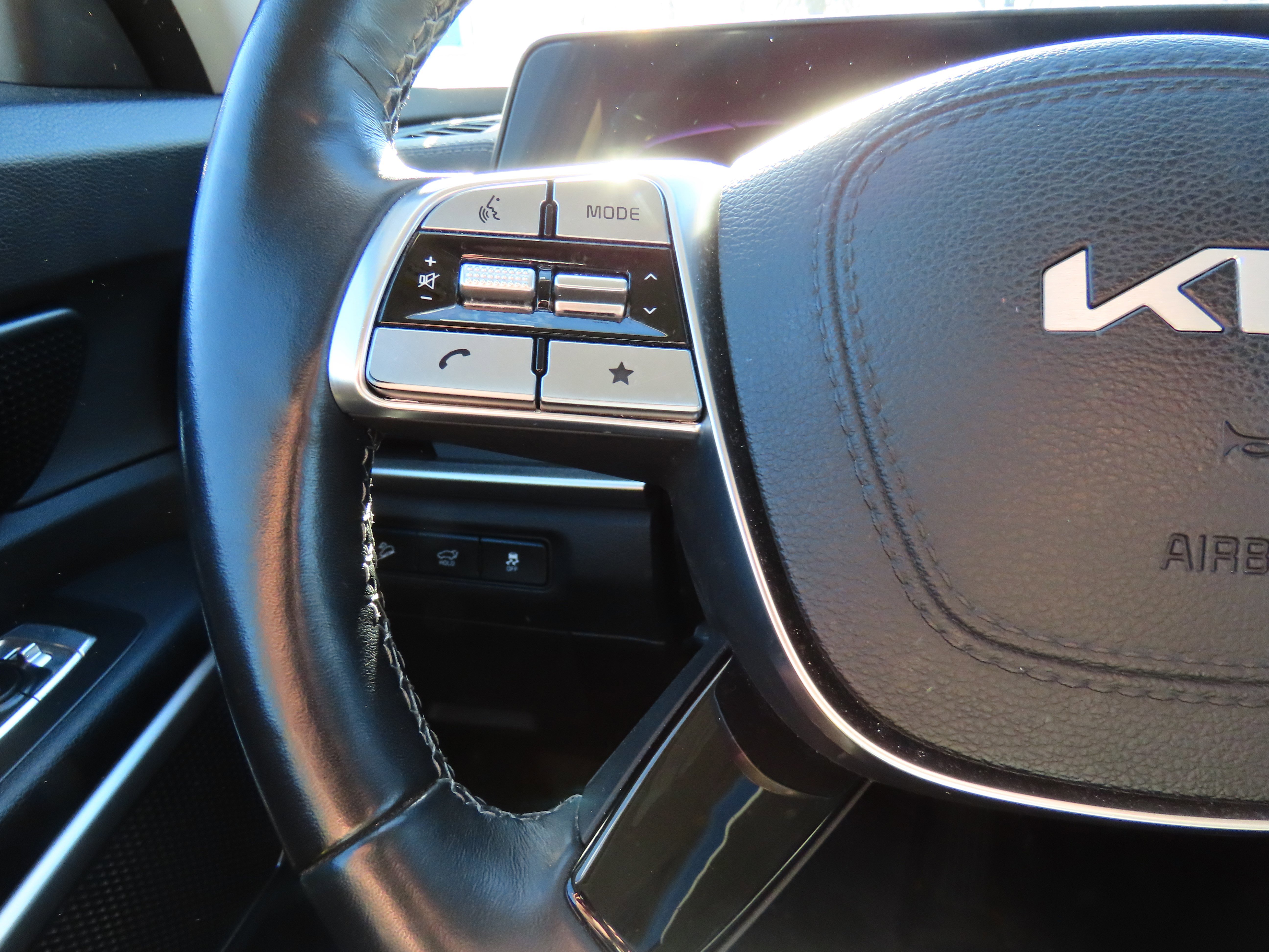 Used 2023 Kia Telluride EX w/ EX Captain's Chair Package image 31