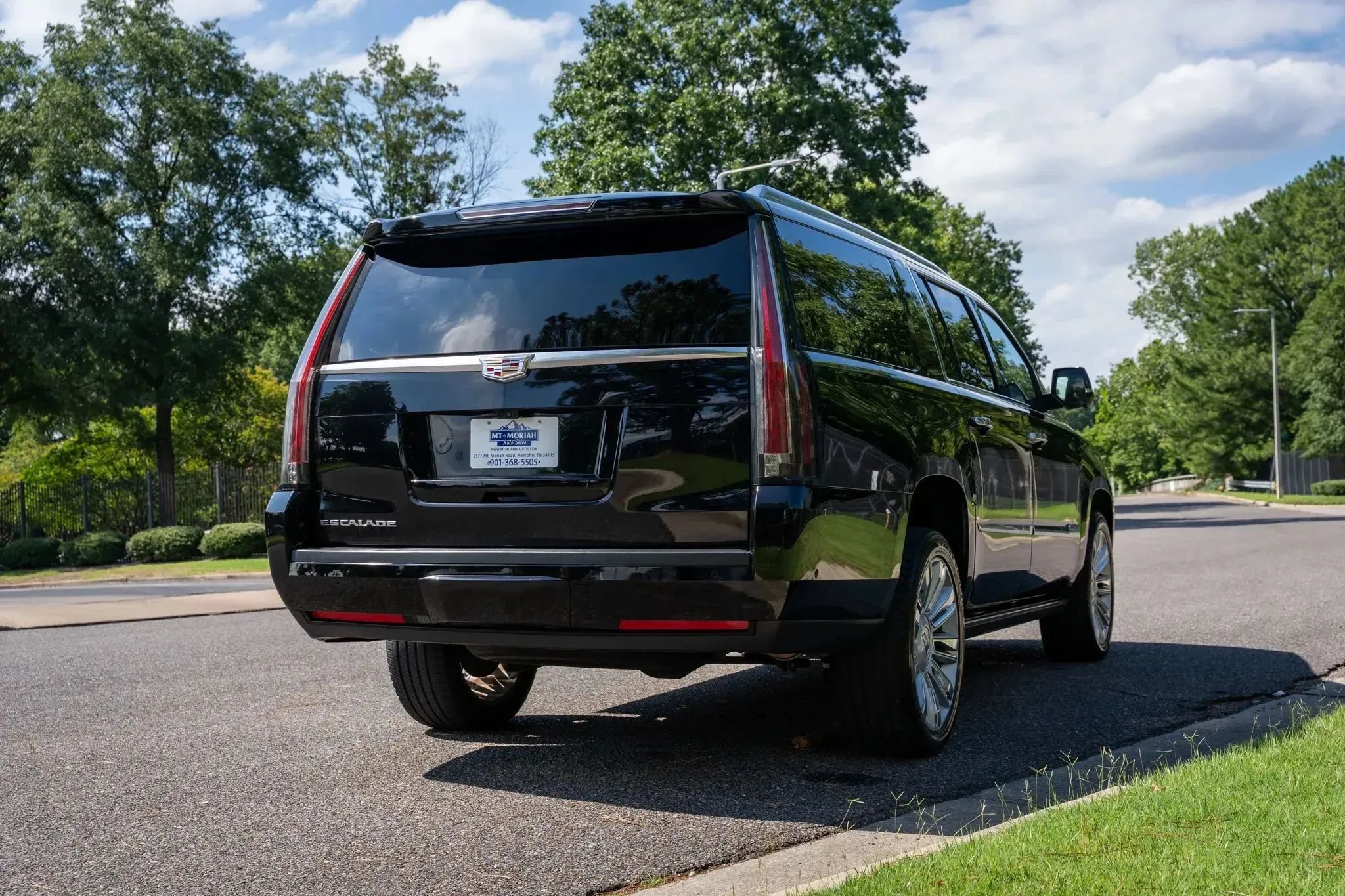 Used 2020 Cadillac Escalade ESV Platinum AWD/4WD image 6
