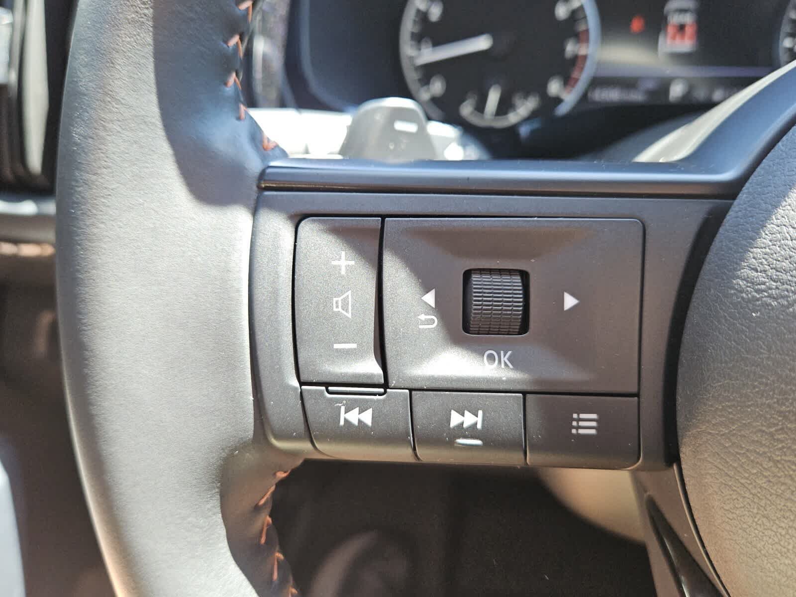Used 2025 Nissan Pathfinder Rock Creek AWD/4WD image 12
