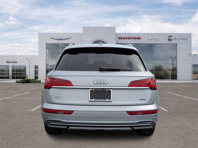 Used 2023 Audi Q5 2.0T Premium w/ Convenience Package image 4