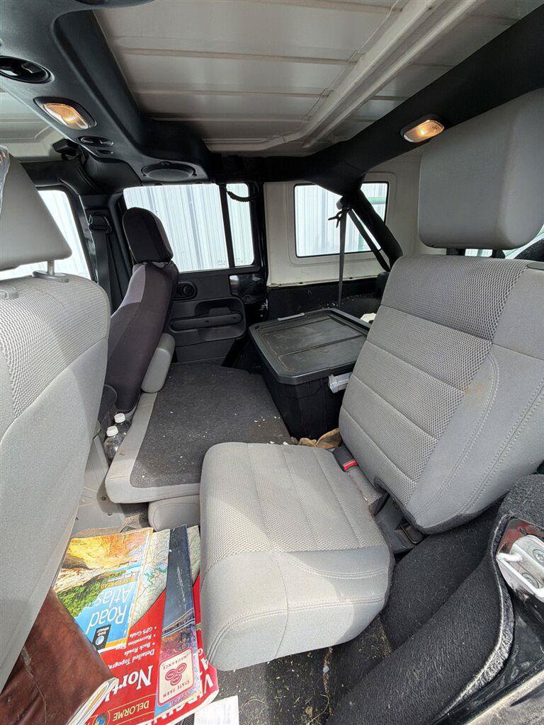 Used 2007 Jeep Wrangler Unlimited Sahara AWD/4WD image 9