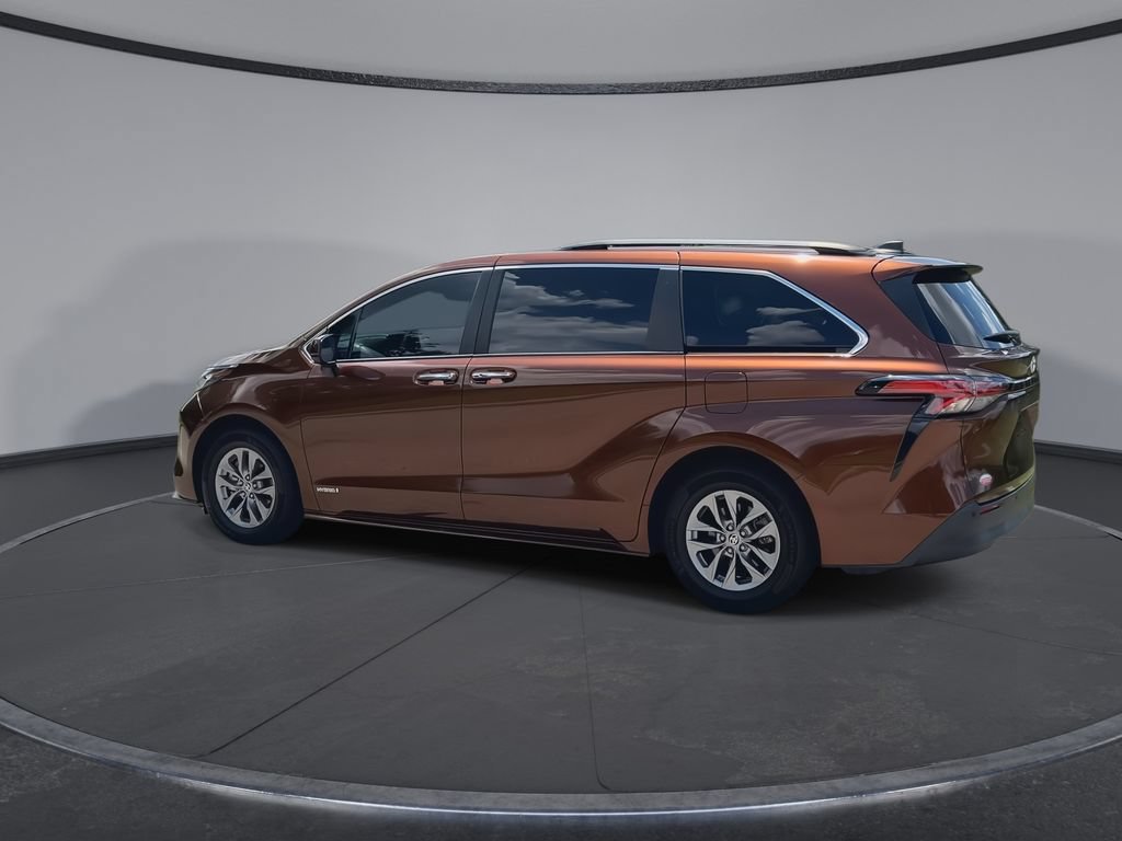 Certified 2021 Toyota Sienna XLE FWD image 6