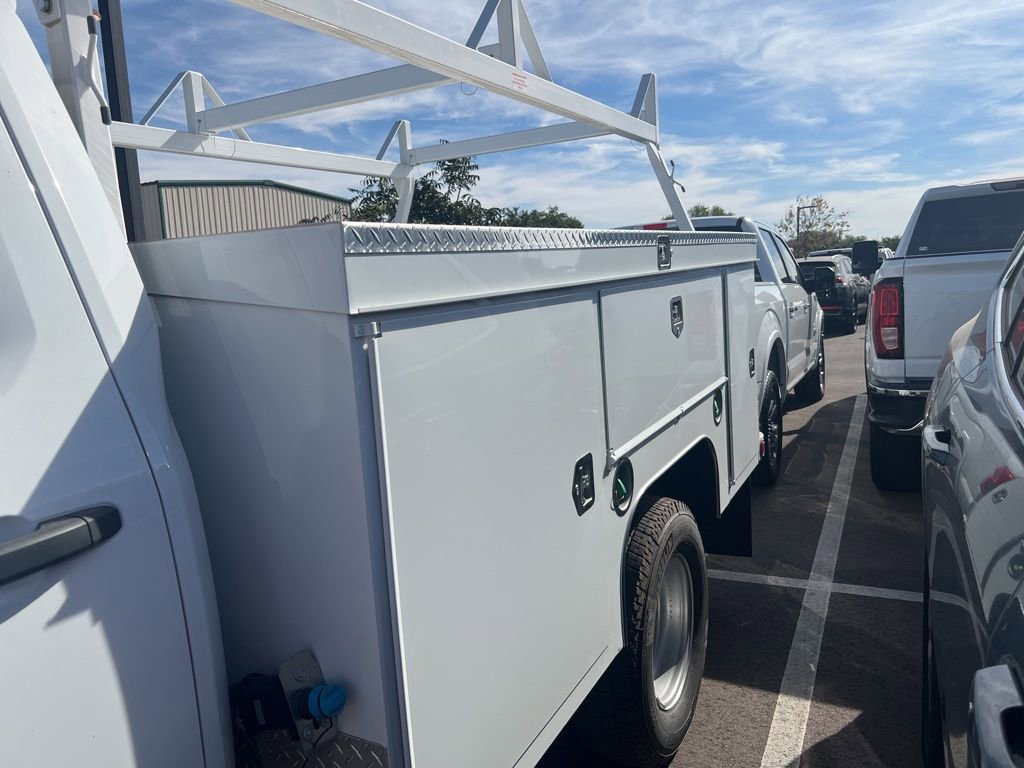 New 2025 GMC Sierra 3500 Pro w/ Convenience Package image 4