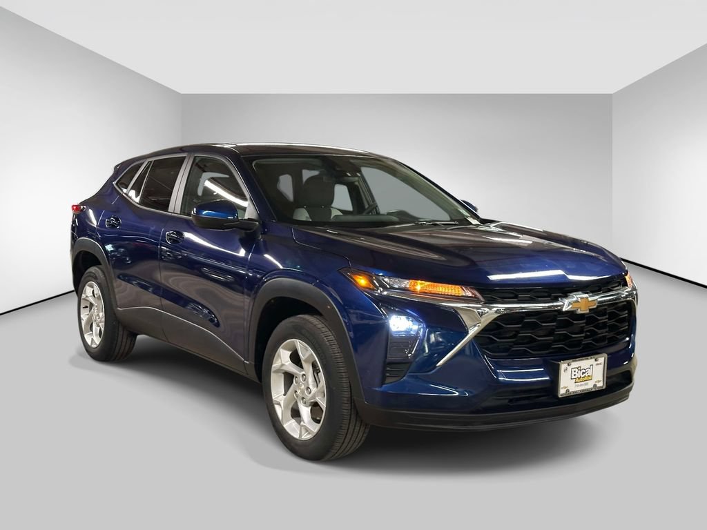 Used 2024 Chevrolet Trax LS w/ LS Convenience Package FWD image 7