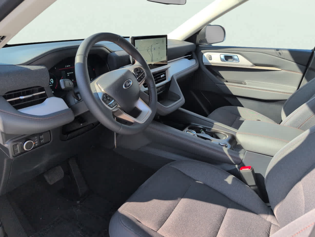 New 2026 Ford Explorer Active RWD image 8