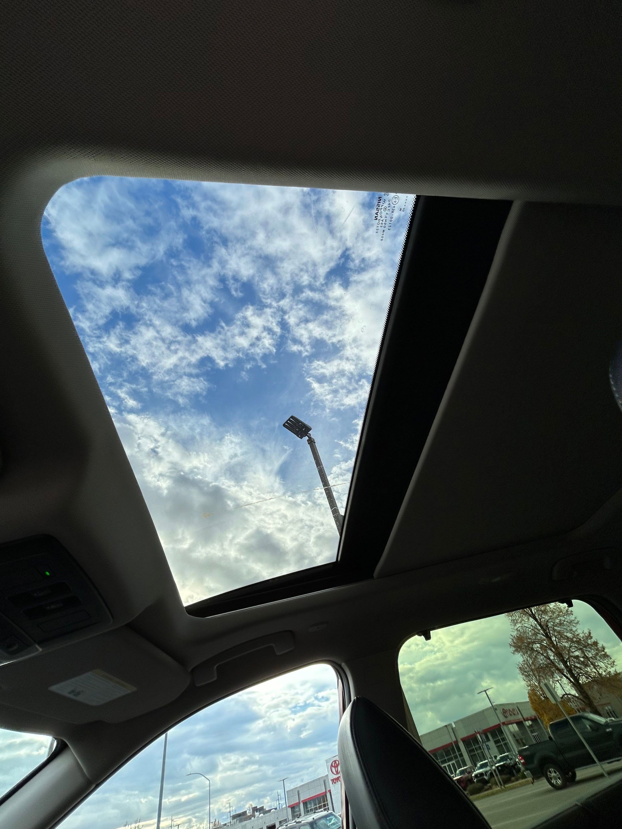 Used 2023 Nissan Rogue Platinum w/ Platinum Premium Package image 27