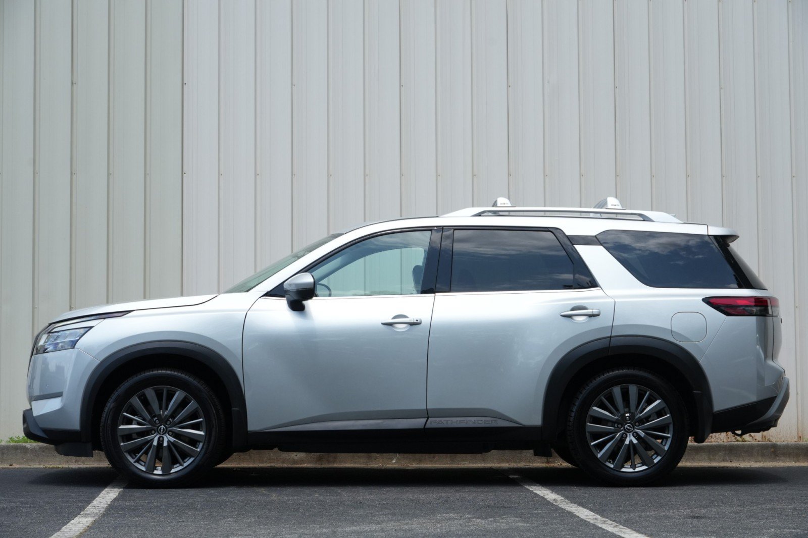 Used 2022 Nissan Pathfinder SL w/ SL Premium Package FWD image 8