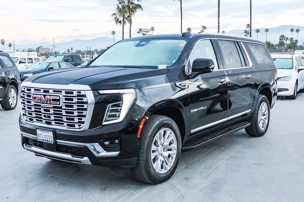 Used 2025 GMC Yukon XL Denali AWD/4WD image 4