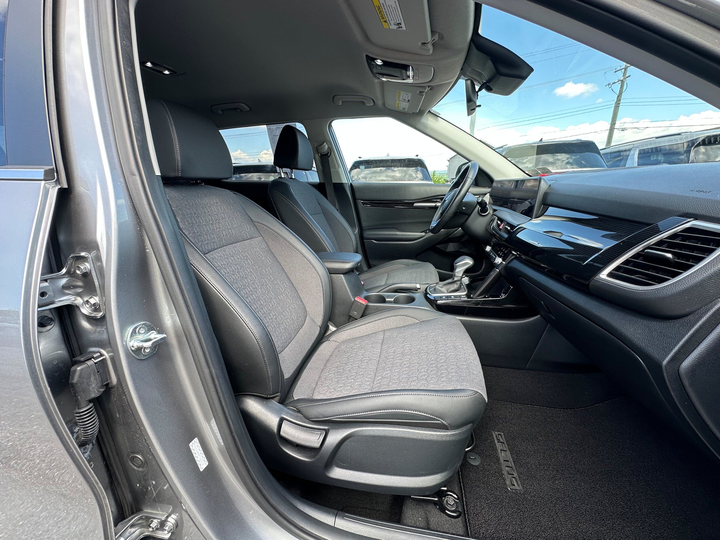 Used 2024 Kia Seltos S AWD/4WD image 16