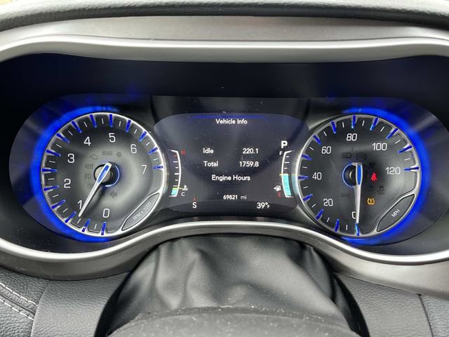 Used 2023 Chrysler Pacifica Touring-L AWD/4WD image 39