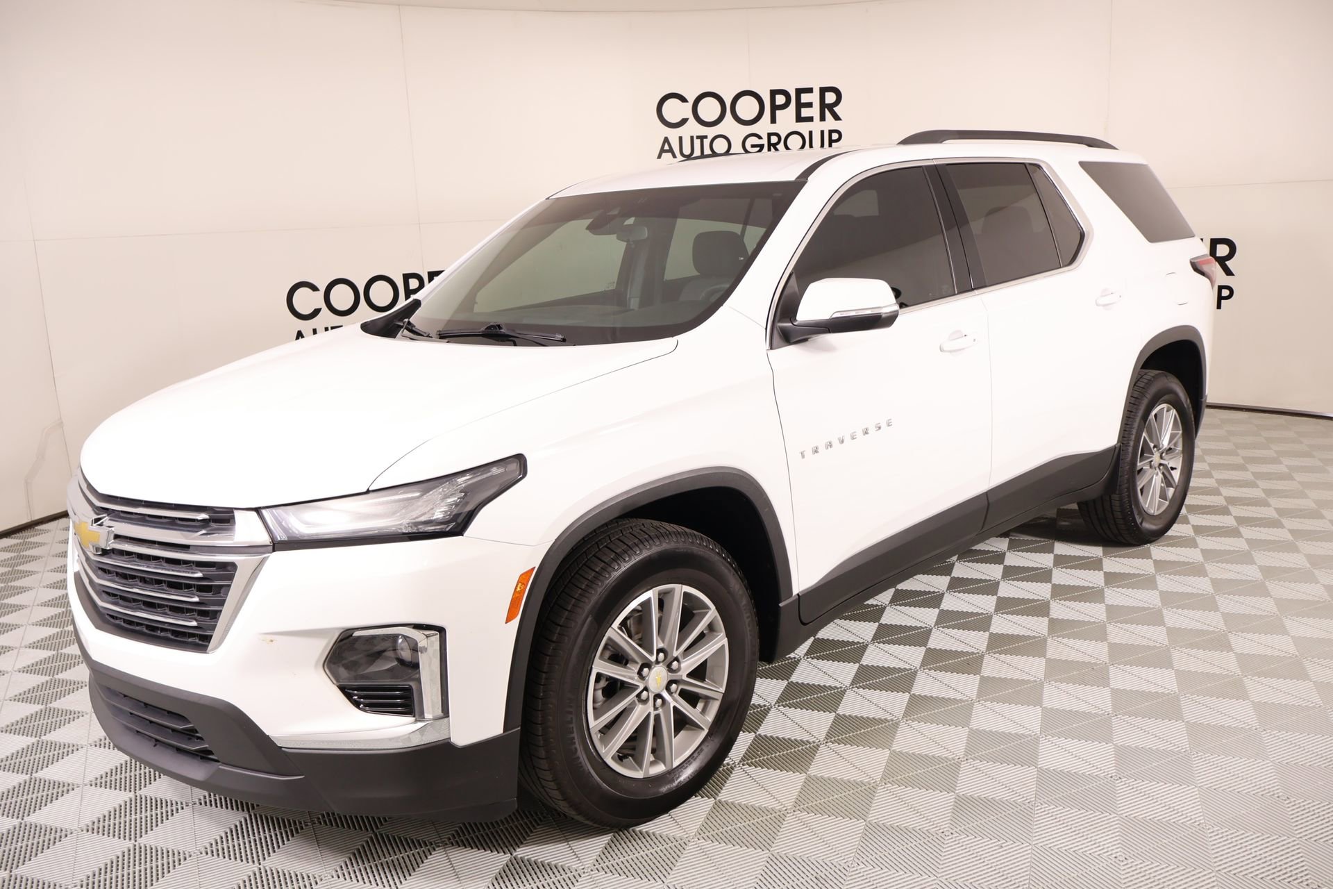 Used 2022 Chevrolet Traverse LT FWD image 10