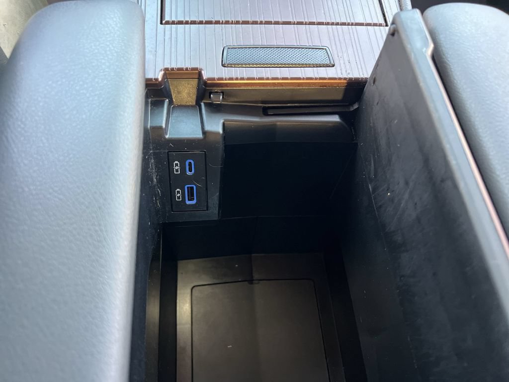 Used 2023 Toyota Sienna LE FWD image 32