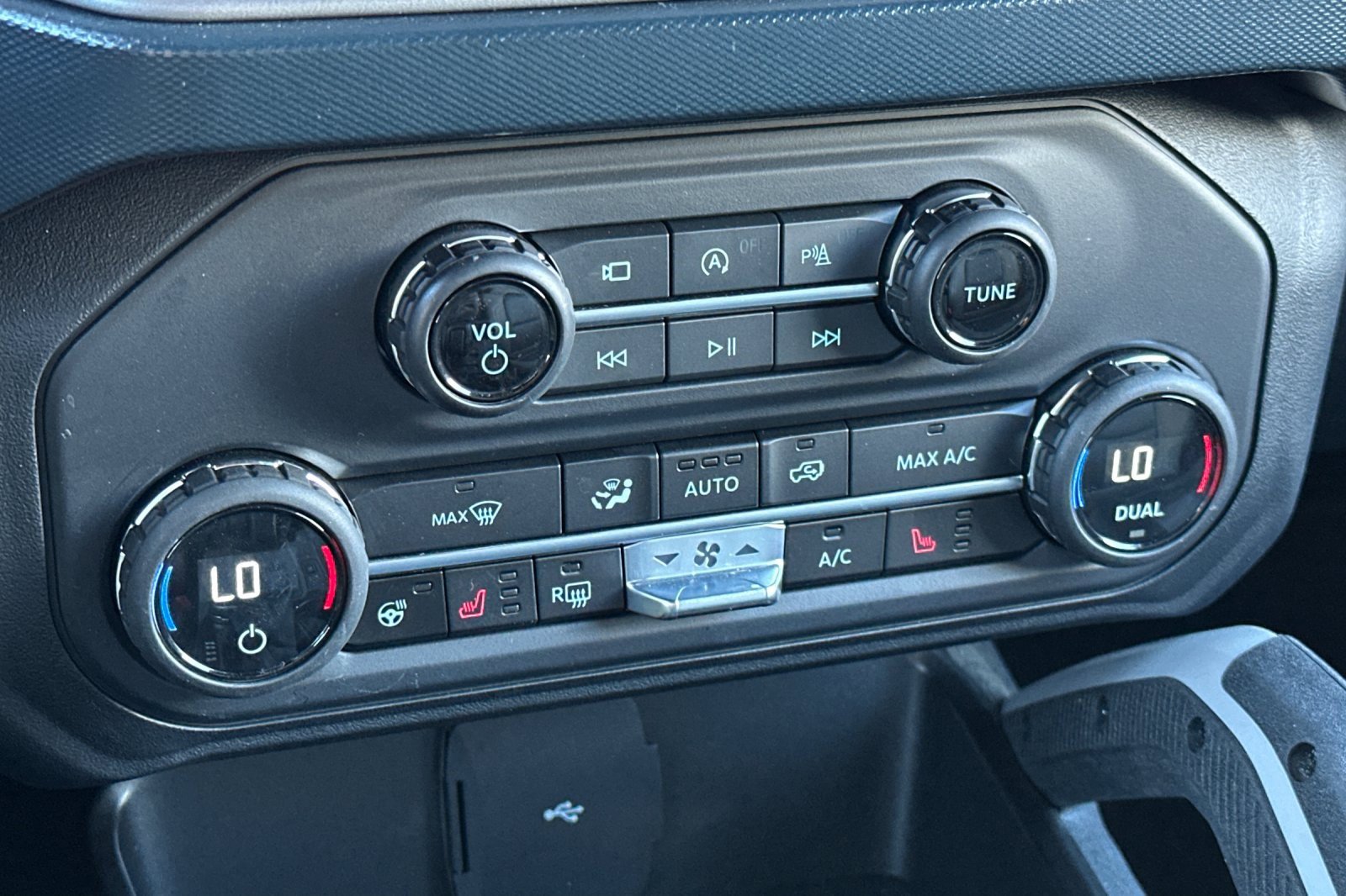 Used 2023 Ford Bronco Outer Banks image 28