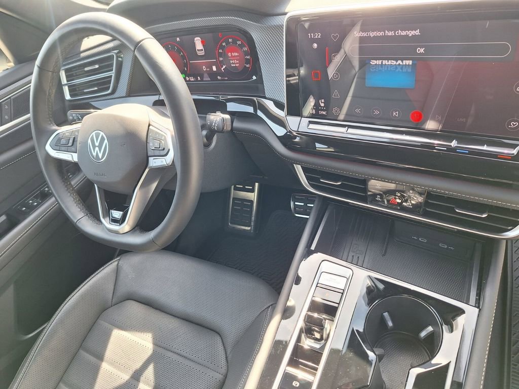 Used 2025 Volkswagen Atlas Cross Sport SEL R-Line image 32