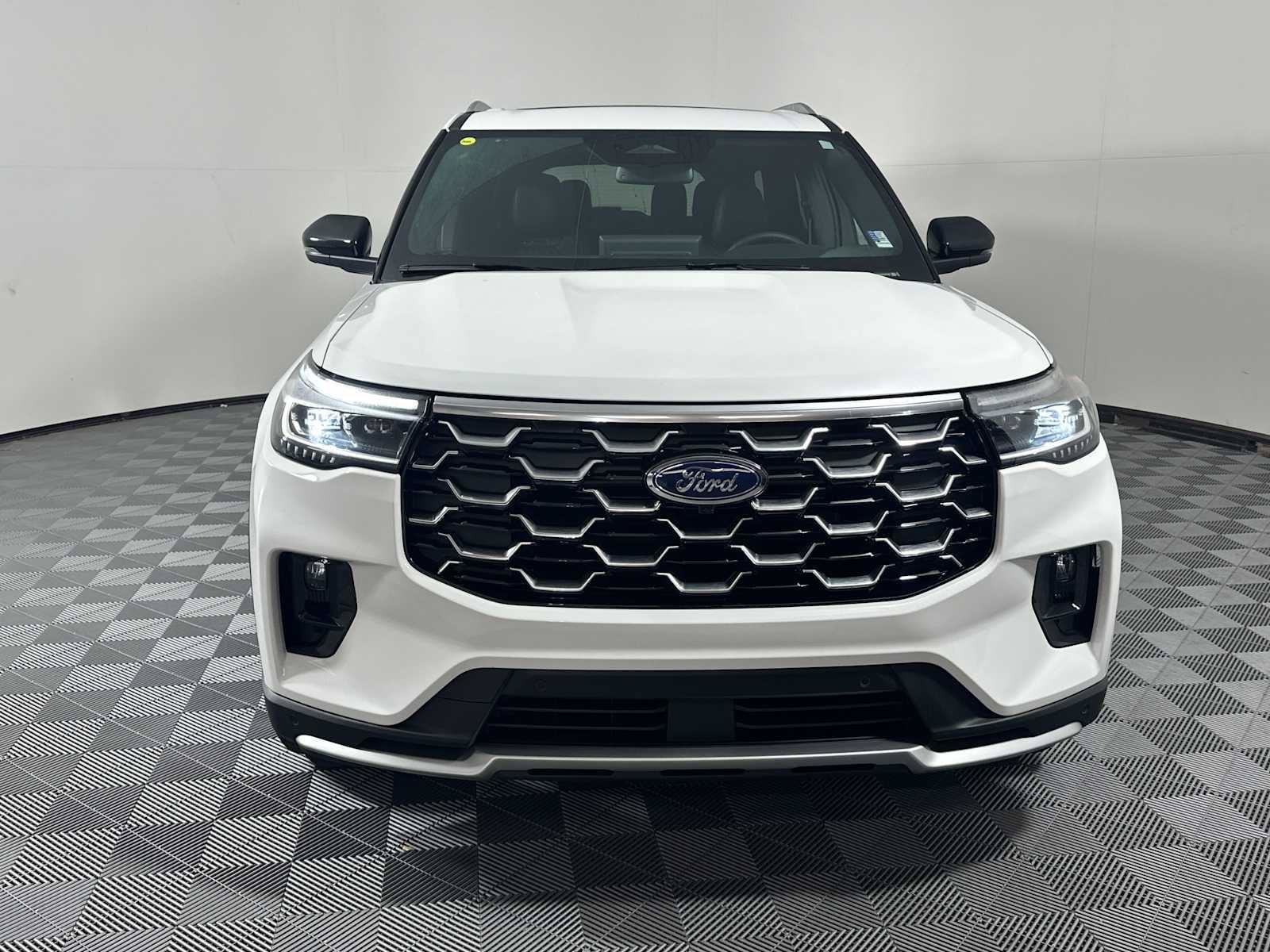 New 2026 Ford Explorer Platinum w/ LUX Leather Package AWD/4WD image 2