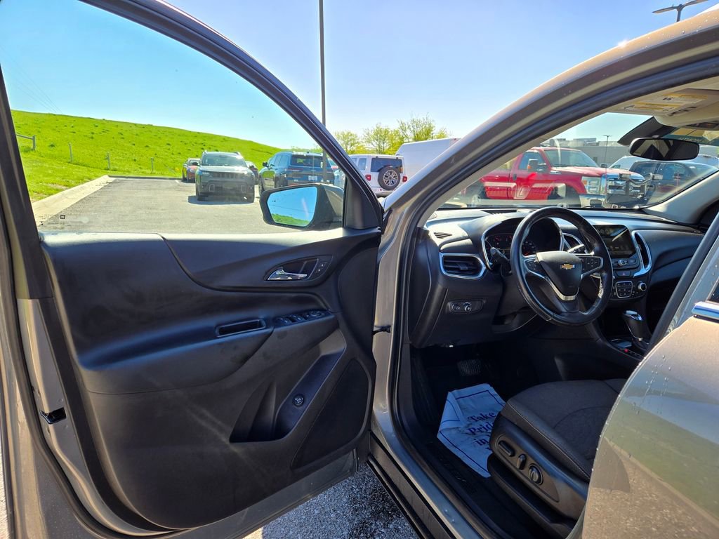 Used 2018 Chevrolet Equinox LT w/ Sun & Infotainment Package AWD/4WD image 12