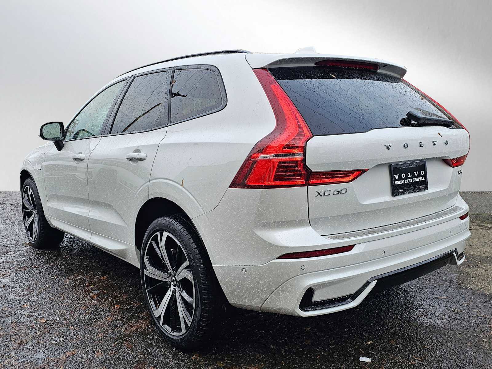 Used 2025 Volvo XC60 T8 Ultra w/ Protection Package Premier image 5