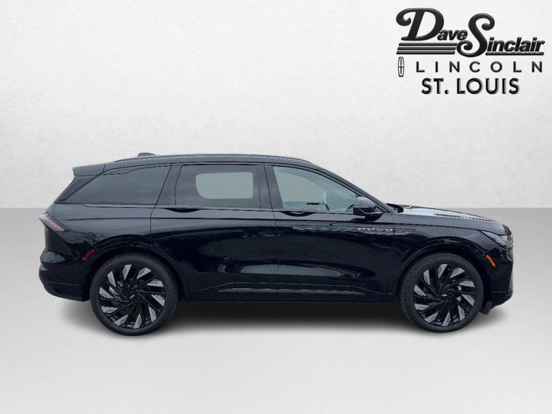Used 2025 Lincoln Nautilus Reserve AWD/4WD image 2
