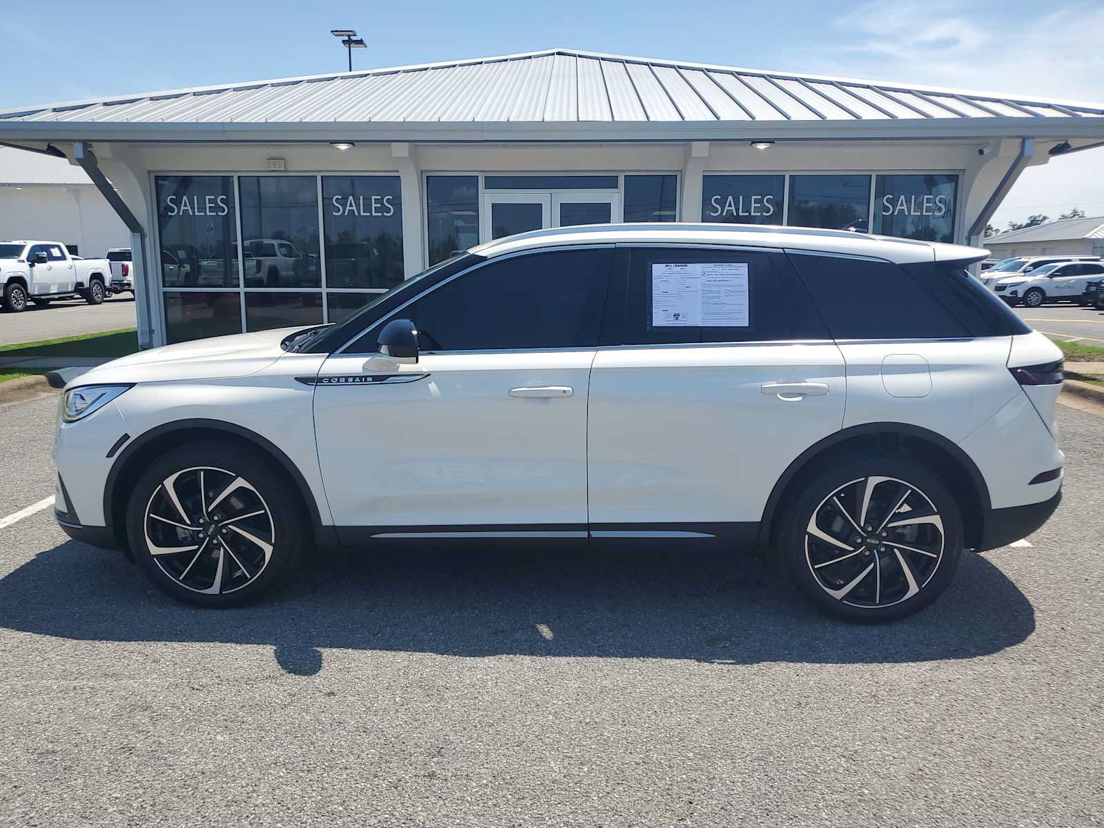 Used 2023 Lincoln Corsair Reserve FWD image 2
