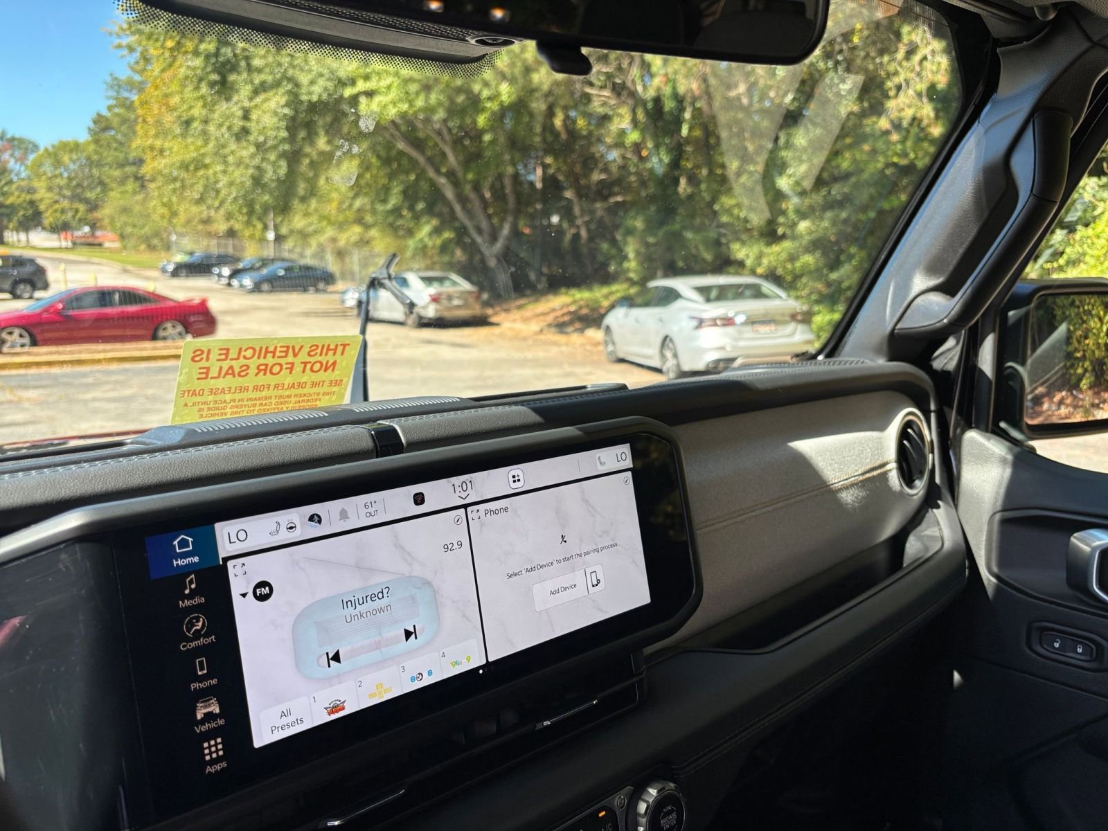 Used 2025 Jeep Wrangler Sahara image 35