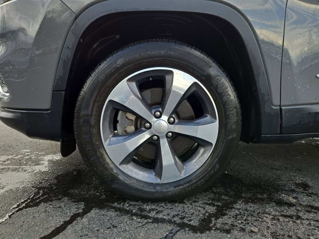 Used 2019 Jeep Cherokee Limited image 11