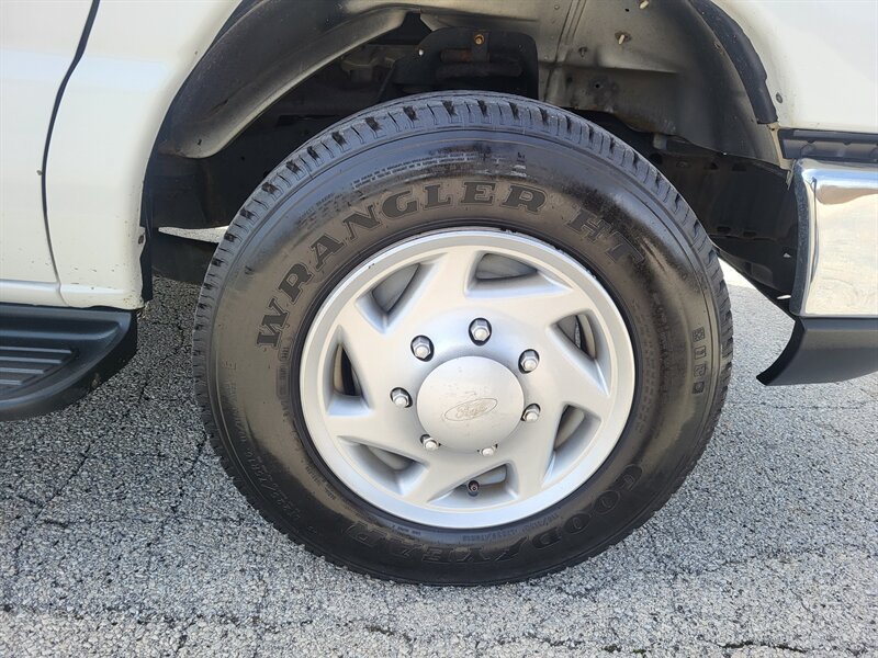 Used 2014 Ford E-350 and Econoline 350 XLT RWD image 33