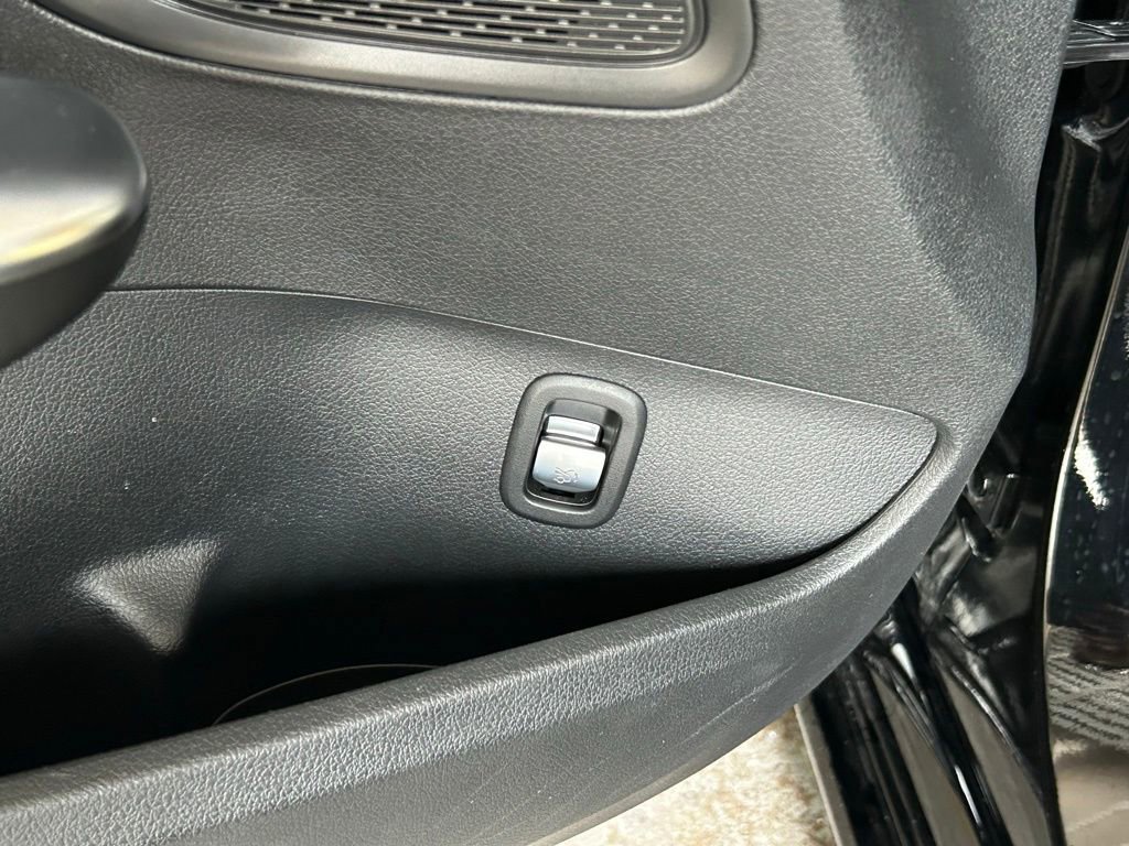 Used 2025 Mercedes-Benz C 300 4MATIC Sedan image 17