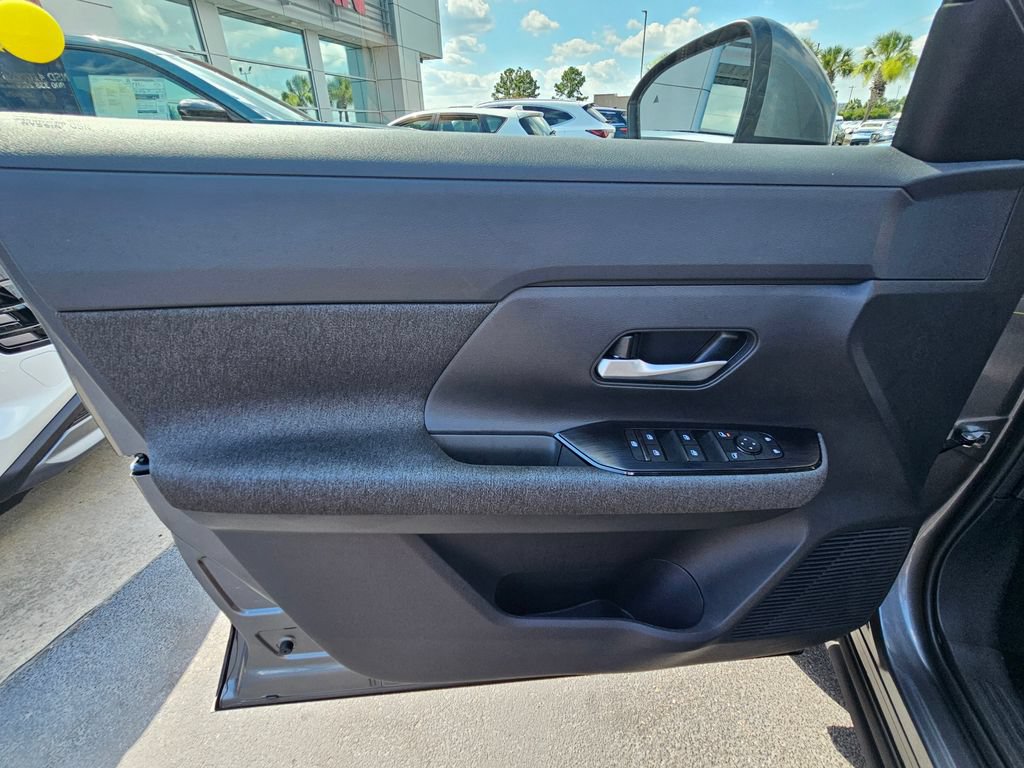 Certified 2025 Nissan Kicks SV w/ SV Premium Package AWD/4WD image 16