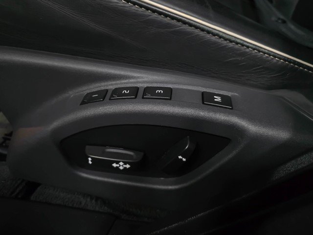 Used 2018 Volvo V60 T6 R-Design Platinum image 30