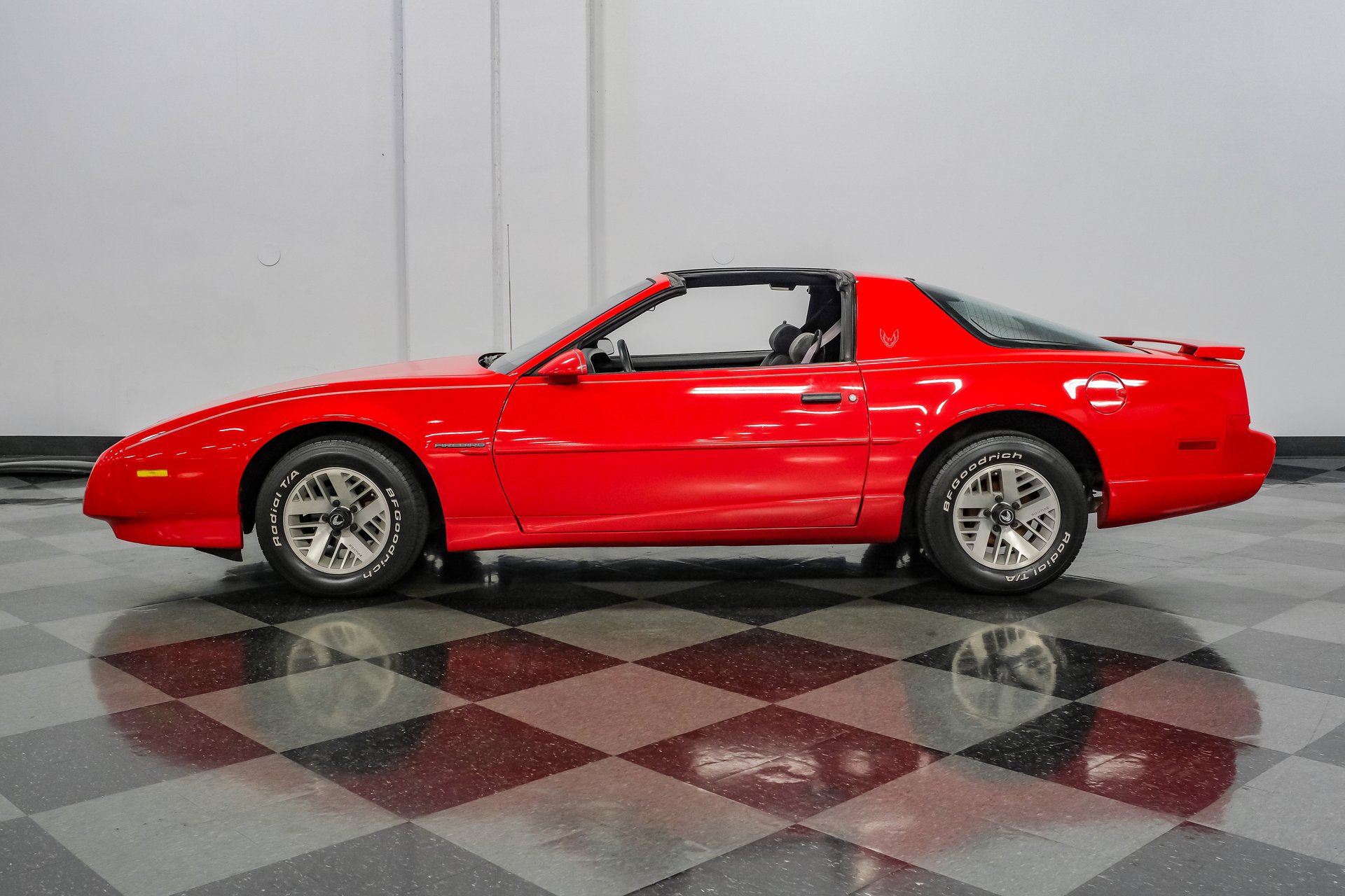 Used 1992 Pontiac Firebird Coupe RWD image 2