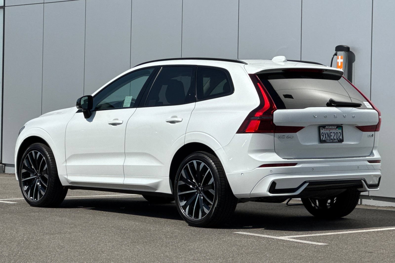 Certified 2026 Volvo XC60 B5 Ultra w/ Climate Package PRO AWD/4WD image 3