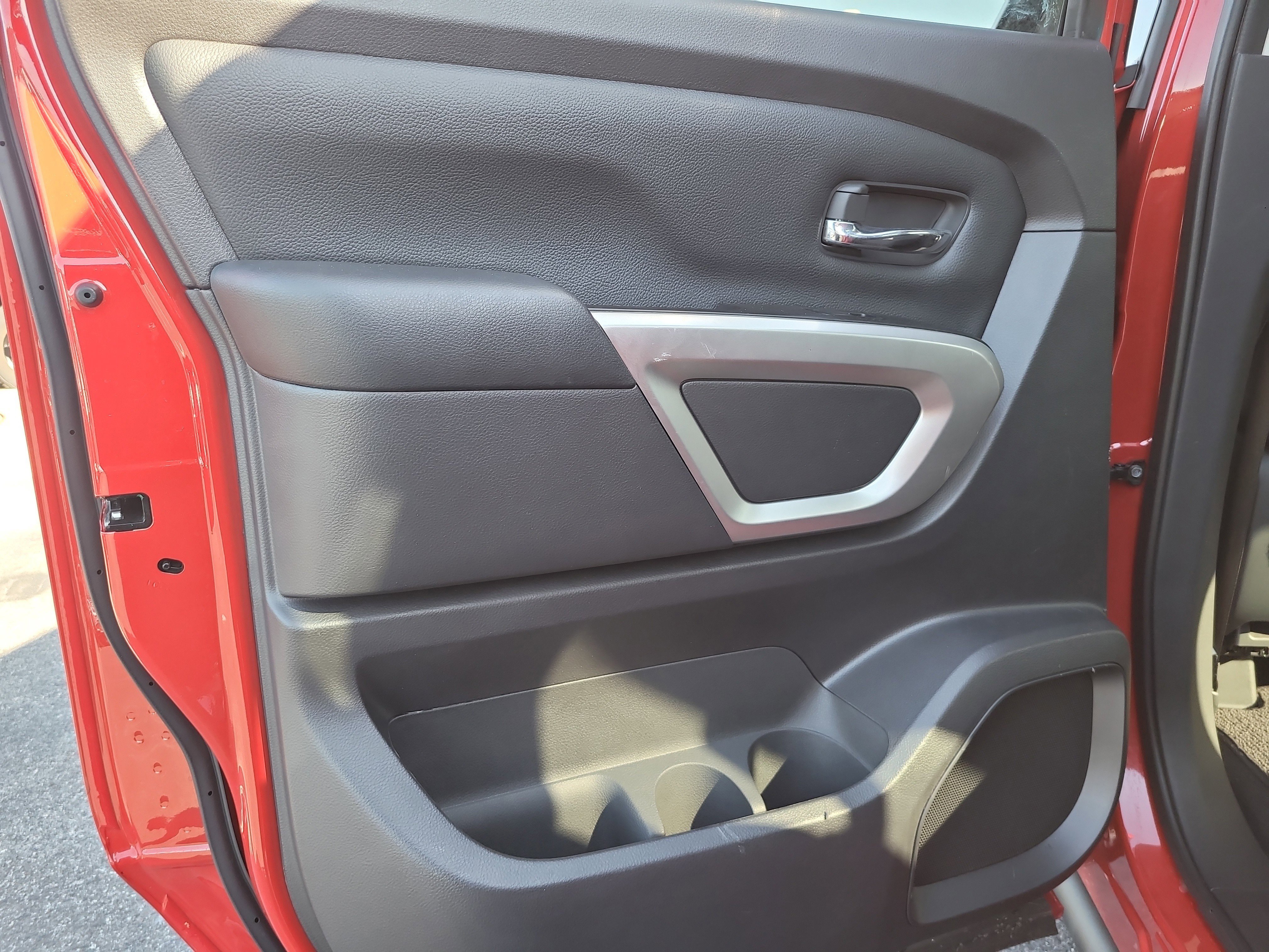 Used 2023 Nissan Titan SV w/ SV Convenience Package RWD image 11