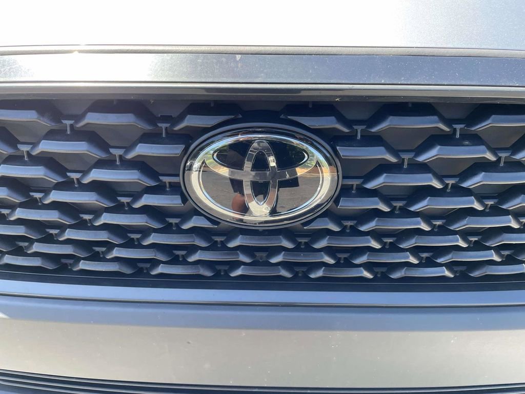 Used 2023 Toyota Corolla Cross LE FWD image 7