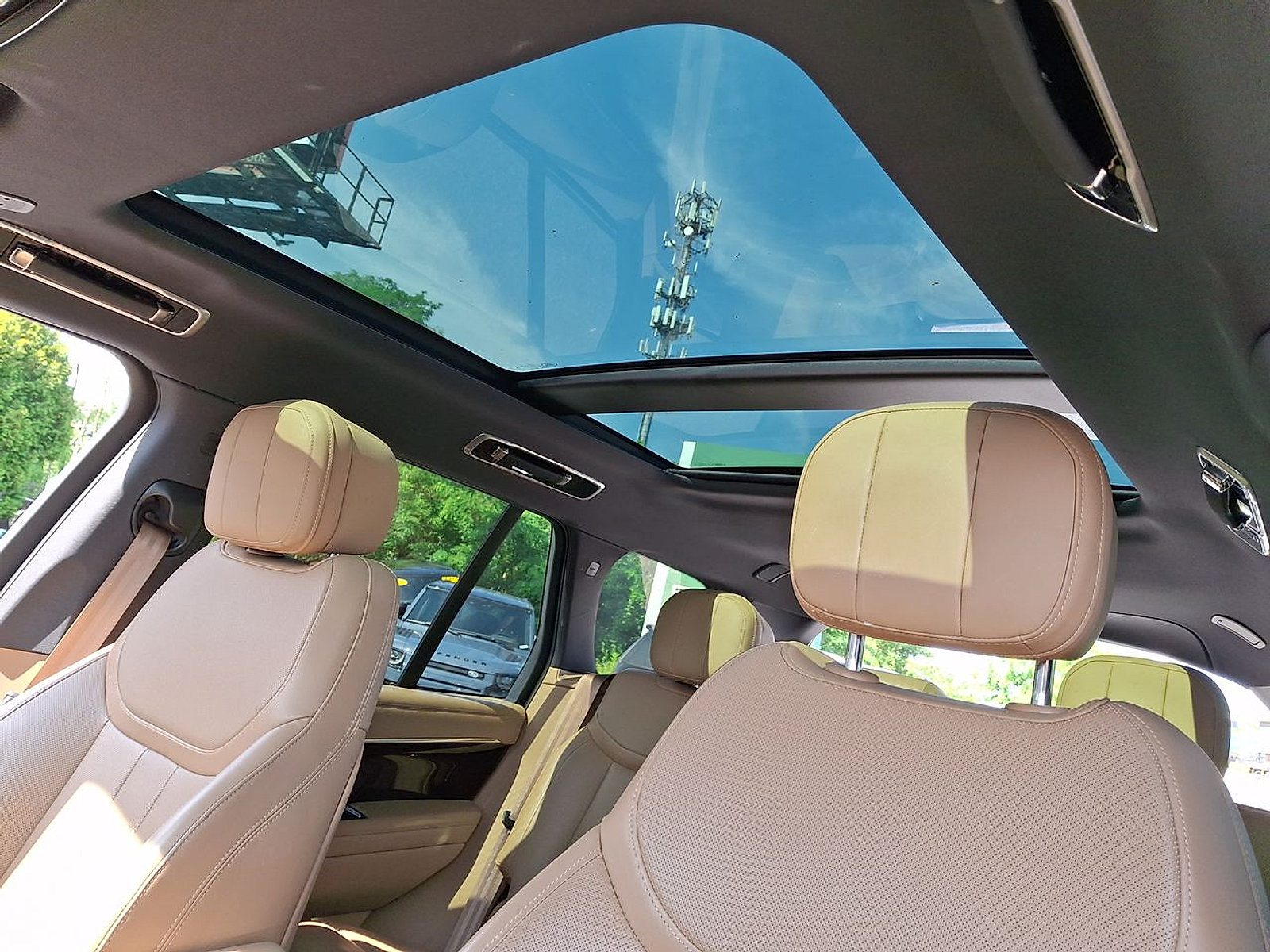 Certified 2023 Land Rover Range Rover SE AWD/4WD image 26