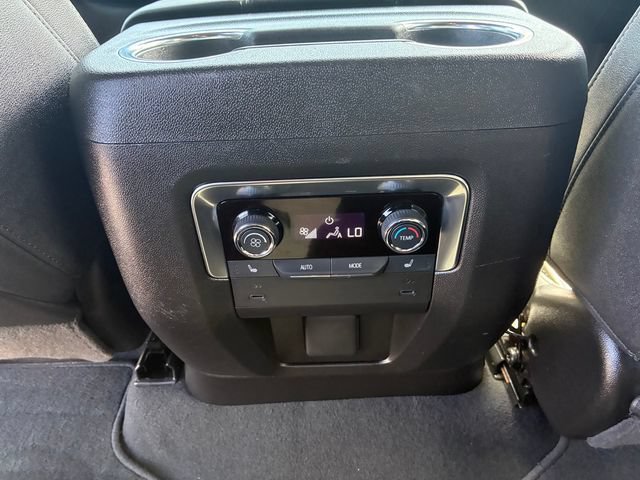 Used 2025 Chevrolet Suburban Premier AWD/4WD image 17