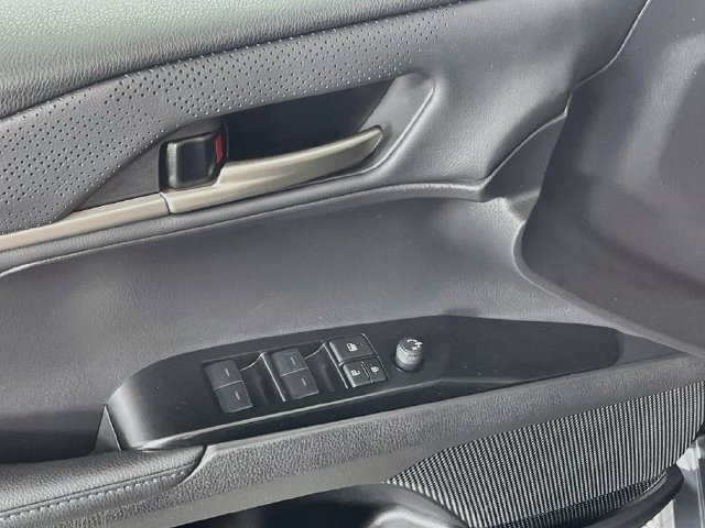 Used 2025 Toyota Camry XSE FWD image 19