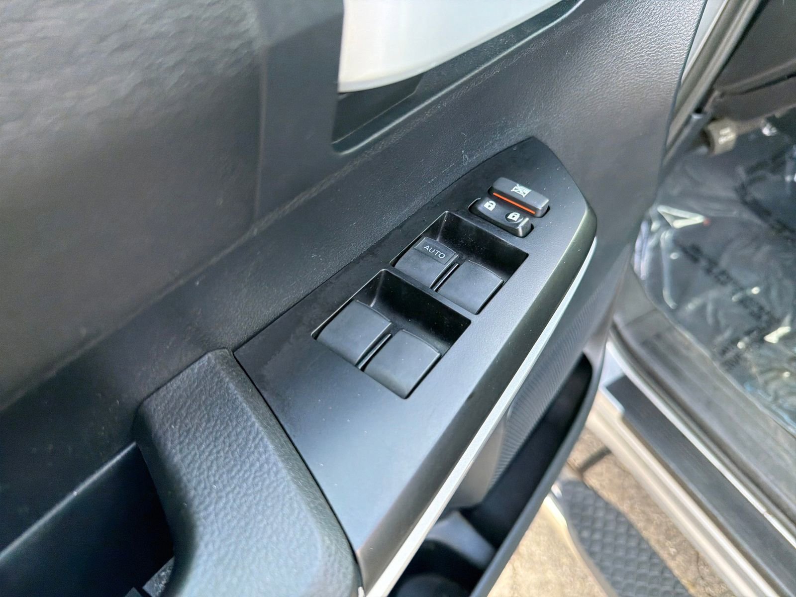 Used 2015 Toyota Tundra SR5 AWD/4WD image 12