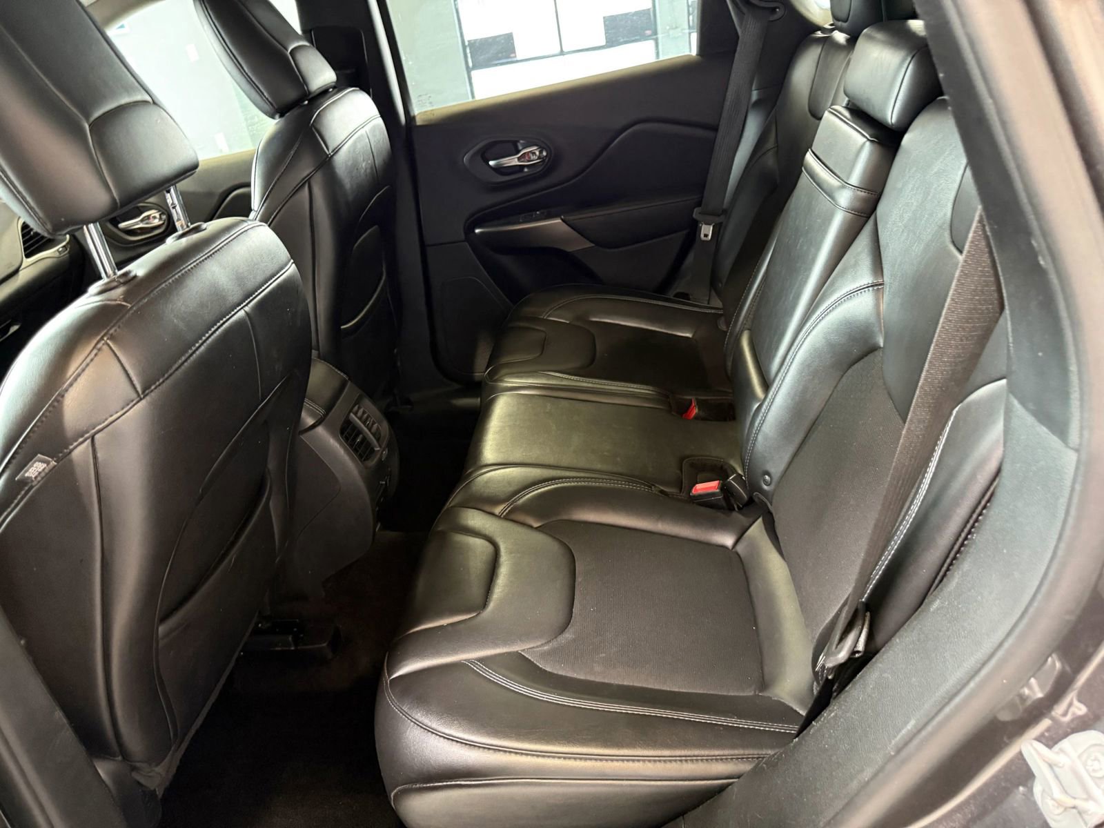 Used 2019 Jeep Cherokee Latitude Plus w/ Comfort/Convenience Group image 11