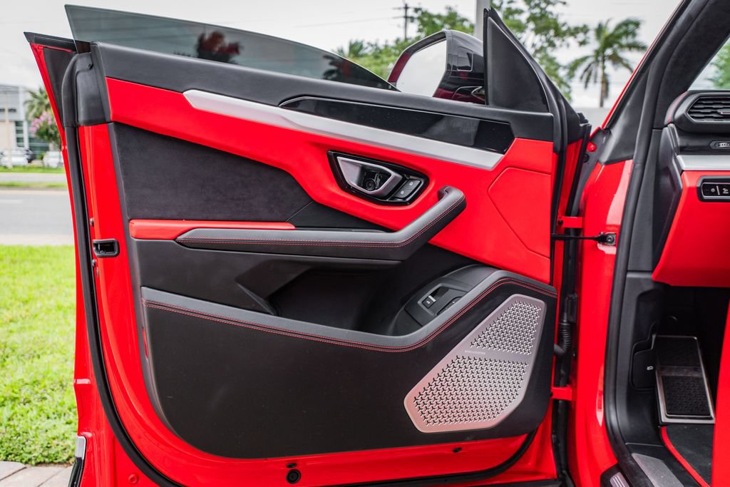 Used 2020 Lamborghini Urus AWD/4WD image 18
