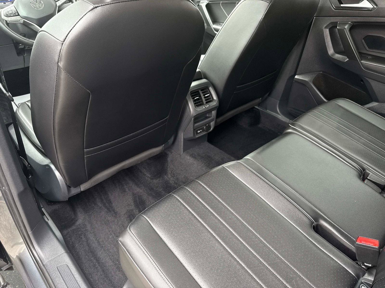 Used 2022 Volkswagen Tiguan SE w/ Panoramic Sunroof Package image 14